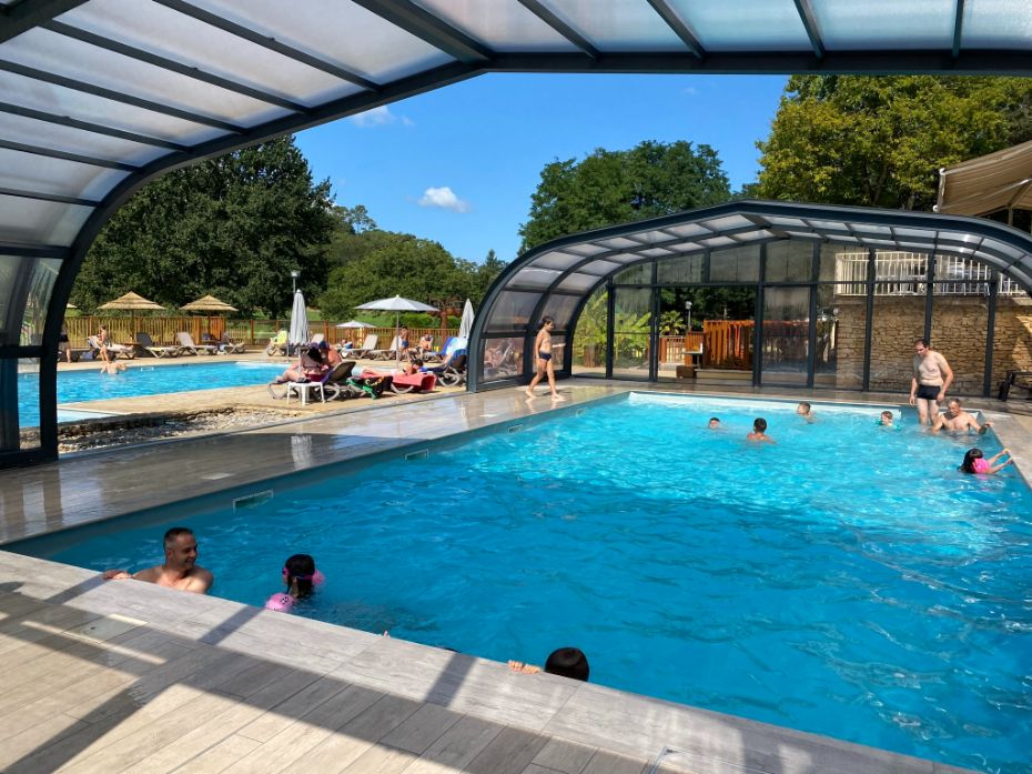 Camping Dordogne piscine couverte et chauffée - ᐃ DOMAINE DES CHENES ...